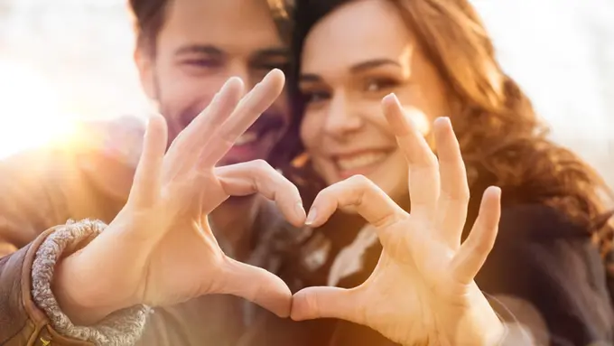 Sering Terjadi, 5 Zodiak Ini Langganan Jadian dengan Sahabat Sendiri