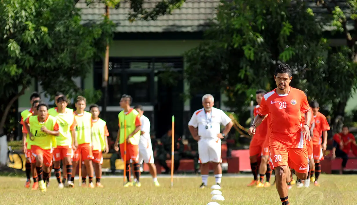 Persija kembali menggelar sesi latihan terbuka di lapangan Yon Zikon 13/KE, Jakarta, (23/22/2014). (Liputan6.com/Helmi Fithriansyah)