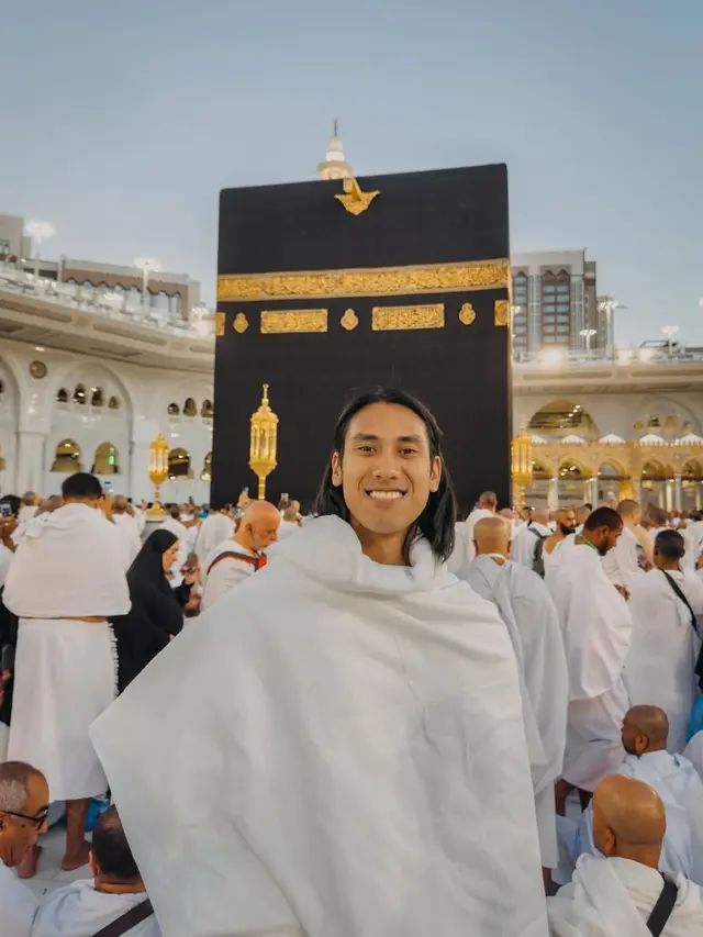 Hana Malasan dan Sean Gelael Umroh