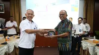 Kepala Kantor Air dan Limbah BP Batam Binsar Tambunan menerima kunjungan kerja Dewan Pengawas Perum Jasa Tirta (PJT) II di Gedung Marketing BP Batam pada Kamis (1/8/2019).