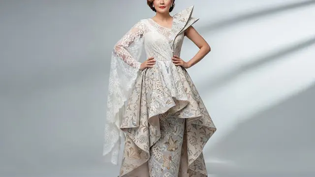 Maxi Dress Brokat Asimetris Kombinasi Batik
