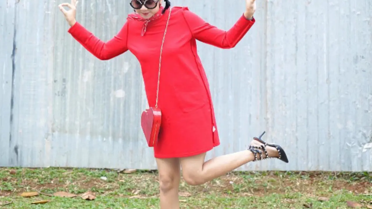 Style Diana Rikasari yang Nyentrik Namun Tetap Asik