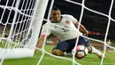 Pemain Kolombia, Frank Fabra, berusaha membuang bola yang berujung gol ke gawangnya sendiri saat melawan Kosta Rika dalam laga Grup A Copa America Centenario 2016 di Stadion NRG, Houston, AS, Minggu (12/6/2016). (AFP/Nelson Almeida)