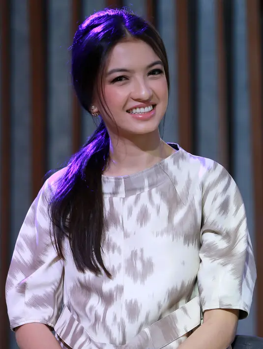 Raline yang baru pulang dari Korea untuk sebuah produk shampo pun tak berpikir panjang saat diminta menjadi model klip Andre sang  idolanya sejak kecil tersebut. (Galih W. Satria/Bintang.com)