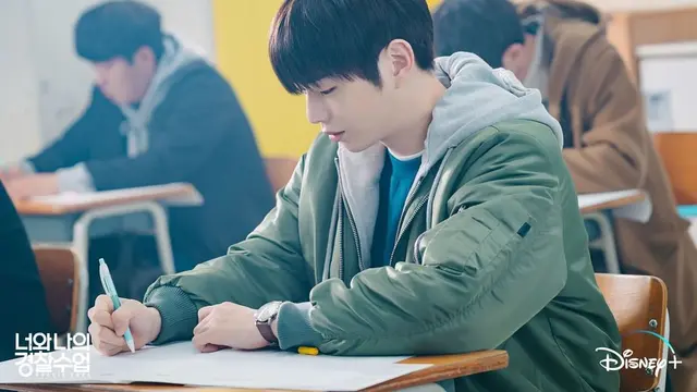 Kang Daniel Berseragam Polisi