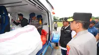 Helikopter bawa logistik untuk warga korban banjir Luwu (Liputan6.com/Fauzan)