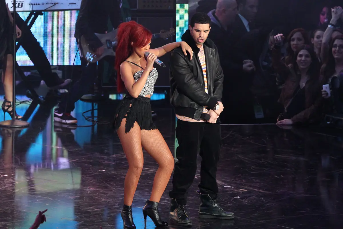 [Bintang] Apakah Benar, Rihanna Berencana Ingin Miliki Anak dengan Drake