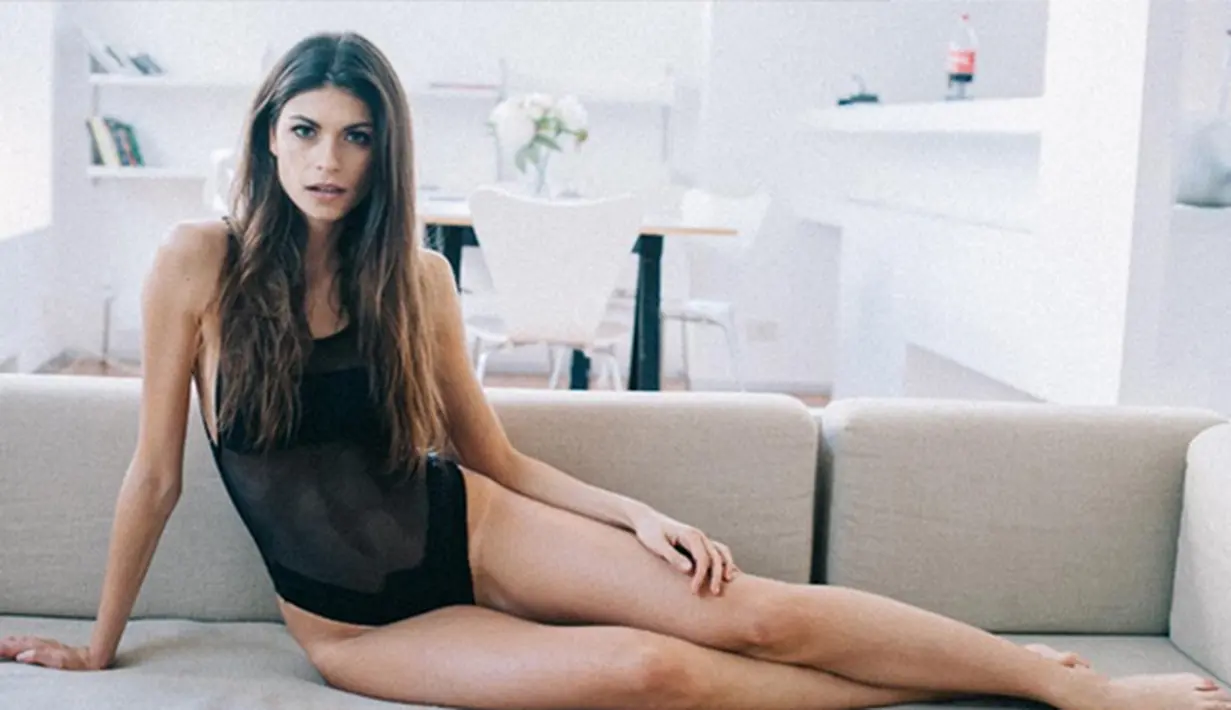 Morselli adalah seorang model Italia yang dikenal pertama kali oleh Rossi pada Saat itu, Morselli adalah gadis payung (umbrella girl) Ducati, tim yang dibela Rossi. (Via Instagram/@Lalindaa)