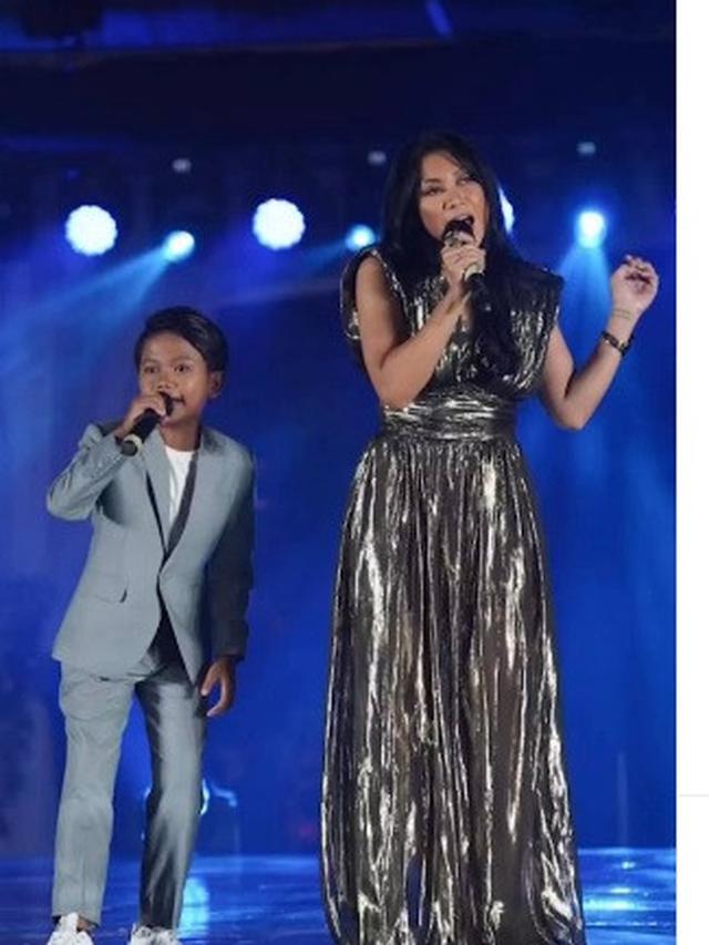 Gaya Farel Prayoga pakai jas (Foto: Instagram  farelprayogaa.anekasafari)