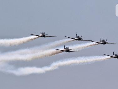HUT ke-74 TNI, Akrobatik Pesawat Tempur Hiasi Langit Halim Perdanakusuma