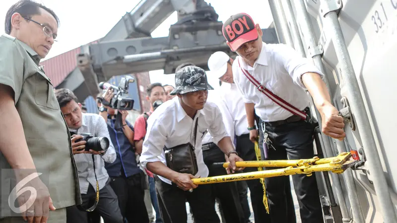 20150706-BPOM Temukan Produk Ilegal-Jakarta