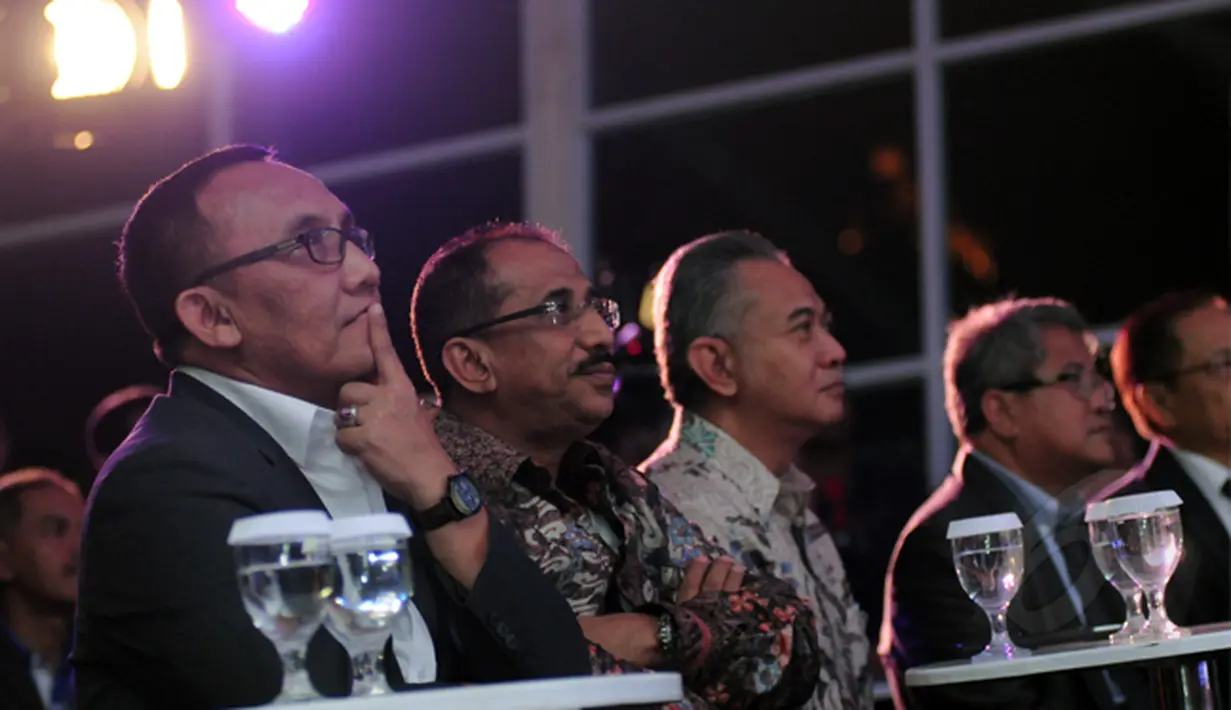 Exco PSSI, Tony Aprilani (kiri) hadir dalam peresmian gelaran ISL 2015 di Lounge VVIP Barat Stadion GBK Jakarta, Sabtu (14/2/2015). (Liputan6.com/Helmi Fithriansyah)