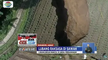 Muncul lubang besar di areal sawah Kadudampit, Sukabumi, dengan kedalaman 12 meter dan bergaris tengah 16 meter.