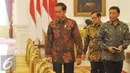 Presiden Joko Widodo didampingi Menkopolhukam Wiranto saat melakukan pertemuan dengan pimpinan MPR di Istana, Jakarta, Selasa (24/1). Dalam pertemuan itu presiden melakukan rapat konsultasi dengan MPR. (Liputan6.com/Angga Yuniar)