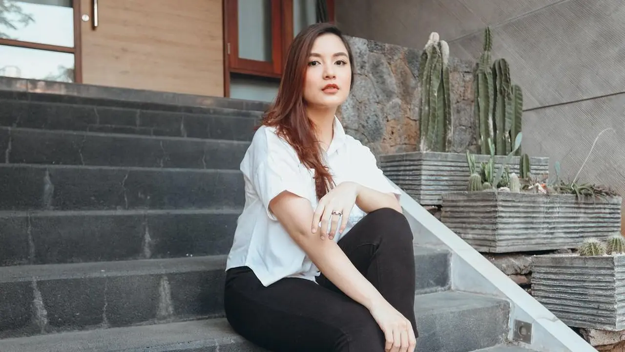 [Fimela] Selain Aurel Hermansyah, Ini 7 Artis Indonesia yang Lahir di Bulan Juli