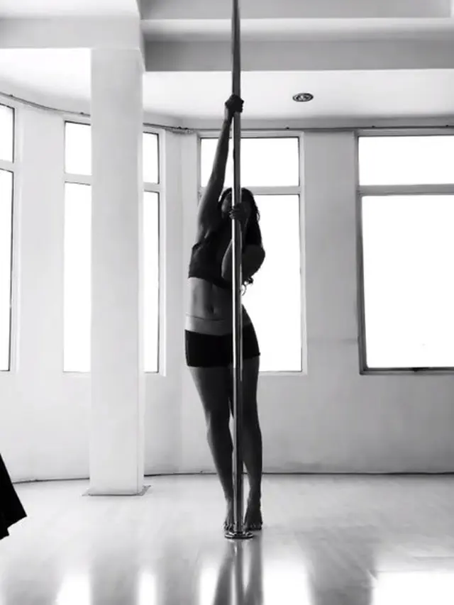 Nikita Willy Lakukan Pole Dance, 6 Potretnya Bikin Terpesona