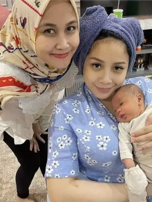 Diterpa Isu Perselingkuhan, Ini 6 Potret Kedekatan Nagita Slavina dan Mimi Bayuh