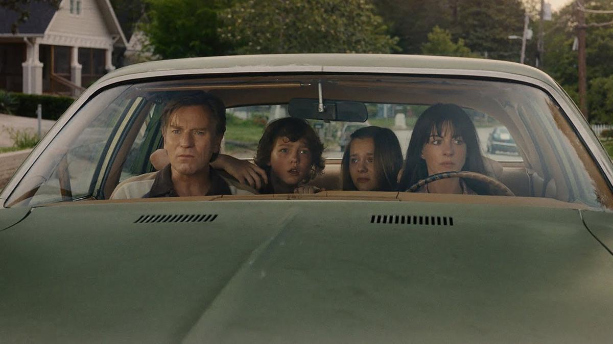 Sinopsis The End of Oak Street, Film Anne Hathaway dan Ewan McGregor Hadapi Teror Dinosaurus