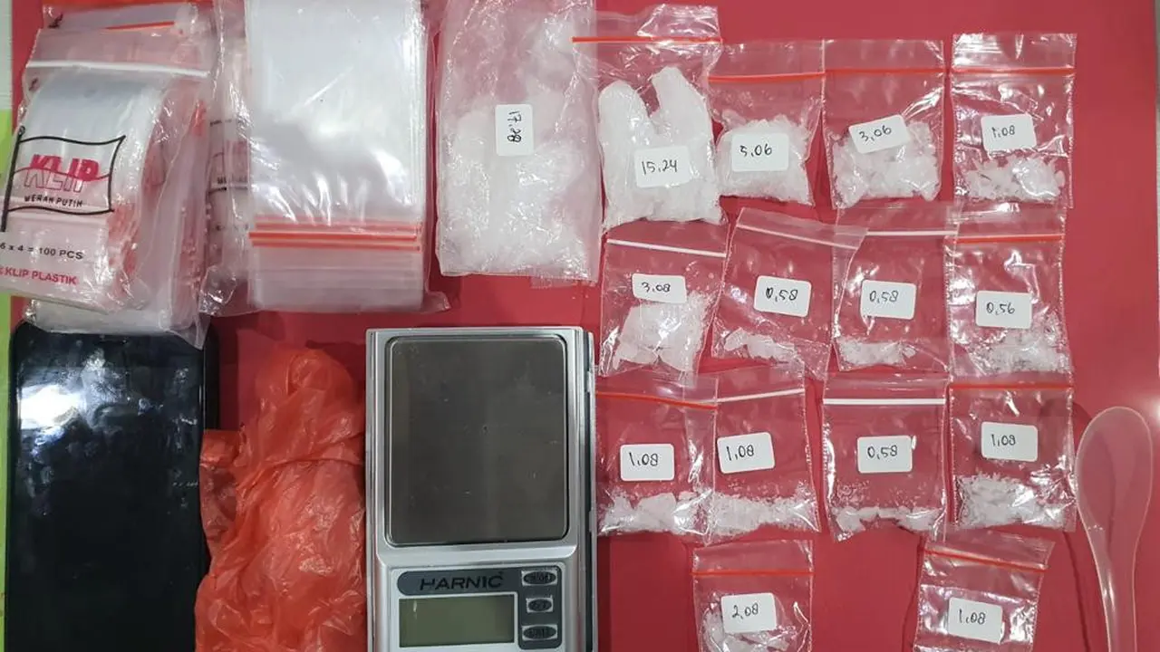 Barang bukti sabu yang disita dari BY. (Dian Kurniawan/Liputan6.com)
