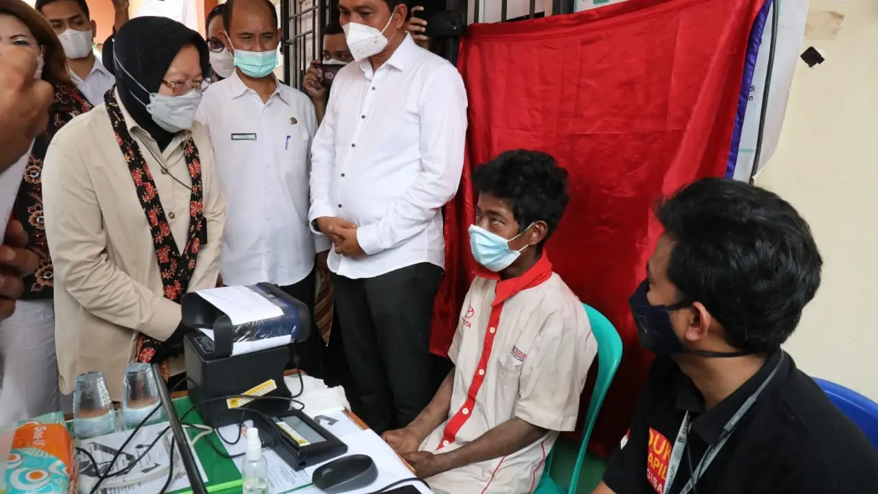 Menteri Sosial Tri Risamaharini