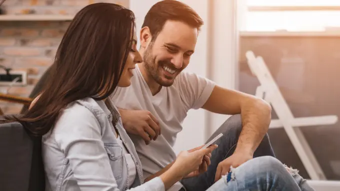 Sering Tertawa dan Menunjukkan Senyum Palsu