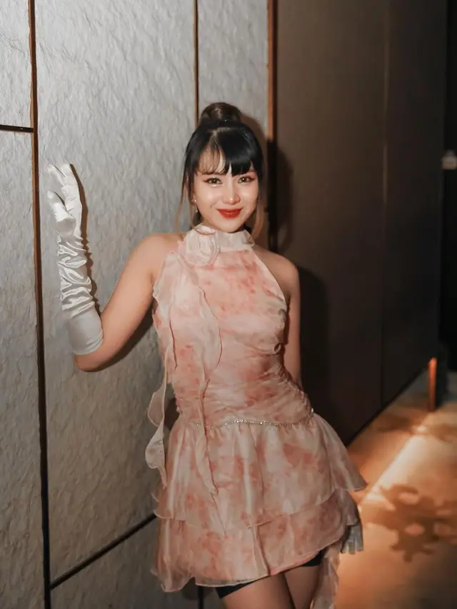 6 Gaya Girly Ghea Indrawari saat Manggung, Hadirkan Tampilan Balletcore hingga Coquette Aesthetic