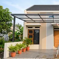 Cara Membersihkan Kanopi Rumah dari Debu Membandel agar Kembali Bersih Tanpa Alat Khusus. (Foto: AI Generated)