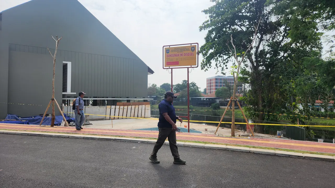 Satpol PP Depok menyegel bangunan milik pengembang perumahan elite