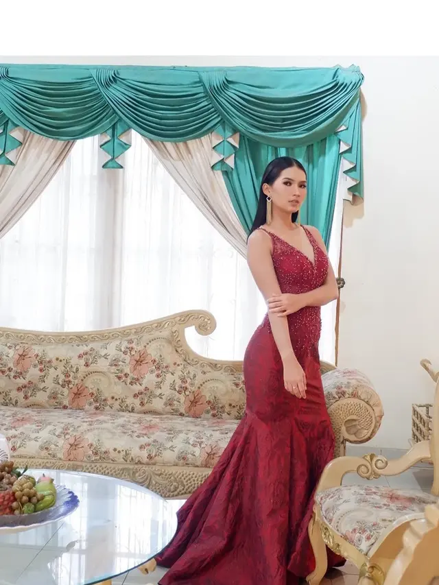 Kerap Bergaya Kasual, Ini 7 Potret Soraya Rasyid dengan Gaun Menawan