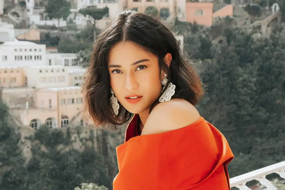 Penampilan Dian Sastro bikin pangling netizen