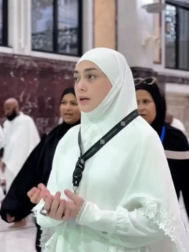 Potret Celine Evangelista Umrah, Suasana Penuh Haru di Tanah Suci (Instagram/celine_evangelista)