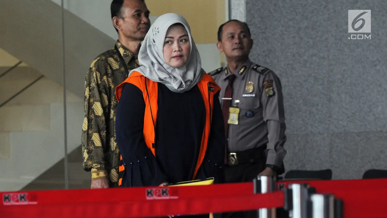 Ekspresi Bupati Nonaktif Bekasi Usai Diperiksa KPK