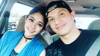 Dalam video yang  diunggahnya itu, Econ pun menuliskan rasa syukurnya lantaran bisa merayakan ulang tahun pernikahannya yang pertama bersama dengan sang istri. (Instagram/edison_wardhana)