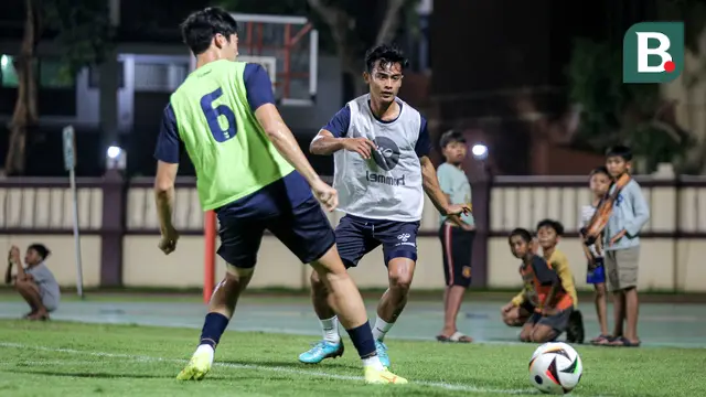 Foto: Pratama Arhan Urung Main saat Suwon FC Jajal Bhayangkara FC di Laga Uji Coba