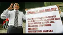 Paranormal asal Surabaya Ki Sabdo Jagad Royo mengancam akan mencabut khodam Nyi Roro Kidul yang menempel di Jokowi jika Jokowi maju sebagai Capres 2014. Ajaibnya, Jokowi tetap maju sebagai Presiden dan baik-baik saja (Istimewa) 