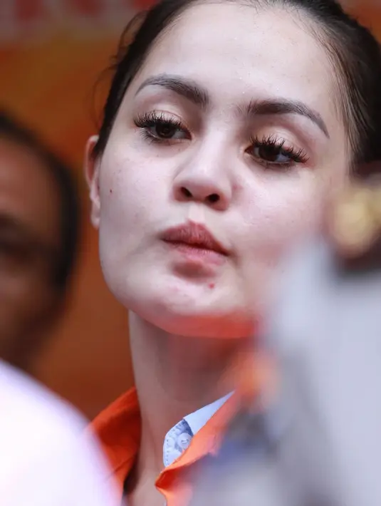 Perempuan yang biasa disapa Jedun  itu kembali tersangkut narkoba. Ia ditangkap di kediamannya di kawasan Bangka, Jakarta Selatan pada 31 Desember 2017 pukul 17.30 WIB. (Adrian Putra/Bintang.com)