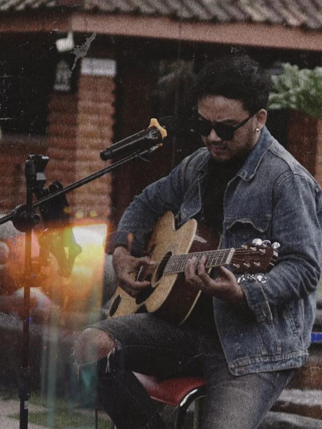 6 Potret Resa Vokalis Kuburan Band Tanpa Makeup, Bikin Pangling