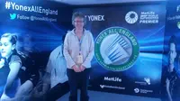 Gillian Clark saat menyambangi markas Badminton England. (Dok. Twitter/Yonex All England)
