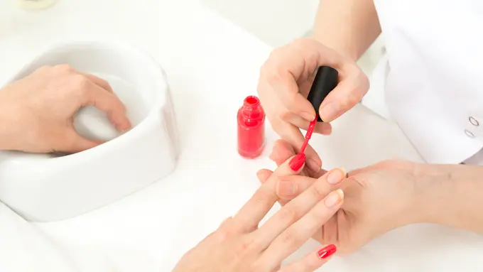 Cat Kuku yang Mengering