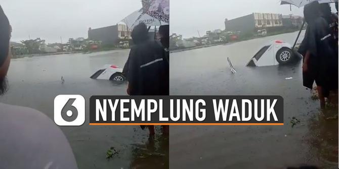 VIDEO: Viral Mobil Nyemplung di Waduk