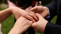 Ilustrasi bertunangan, pertunangan, tukar cincin. (Image by freepic.diller on Freepik)