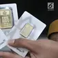 Wujud  emas  batangan yang dijual di gerai PT Aneka Tambang TBK (Antam), Jakarta, Senin (24/6/2019). Harga buyback emas Antam juga naik Rp 3.000 menjadi Rp 631 ribu per gram. (merdeka.com/Iqbal Nugroho)
