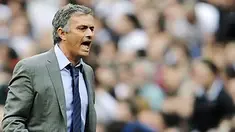 Reaksi dari pelatih Real Madrid Jose Mourinho usai tim asuhannya kalah dari Sporting Gijon 0-1 dalam laga La Liga di Santiago Bernabeu, 2 April 2011. AFP PHOTO/DOMINIQUE FAGET