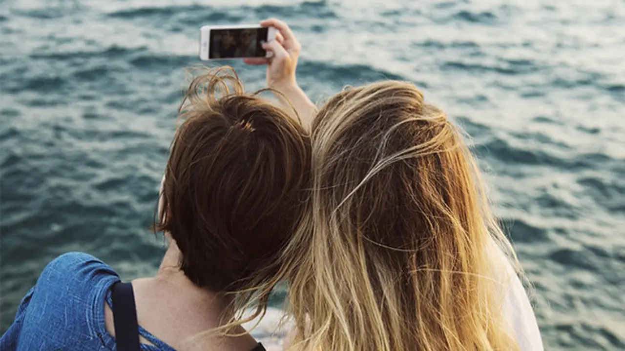 Begini Caranya Tetap Bisa Selfie Meski Memori Smartphone Penuh