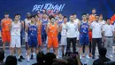 Klub asal Jakarta ini akan berhadapan dengan Dewa United Banten di laga pembuka IBL 2026. Tampak dalam foto, pemain dan pelatih Pelita Jaya Jakarta saat mengikuti acara perkenalan skuad untuk mengarungi Indonesian Basketball League (IBL) 2026 di The Convergence Indonesia, Kuningan, Jakarta Selatan, Kamis (8/1/2026). (Bola.com/M Iqbal Ichsan)