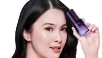 Untuk memaksimalkan manfaat skincare, Sandra Dewi menggunakan Y.O.U Biomecera Advanced Booster Serum dalam perawatan kulit (Y.O.U)