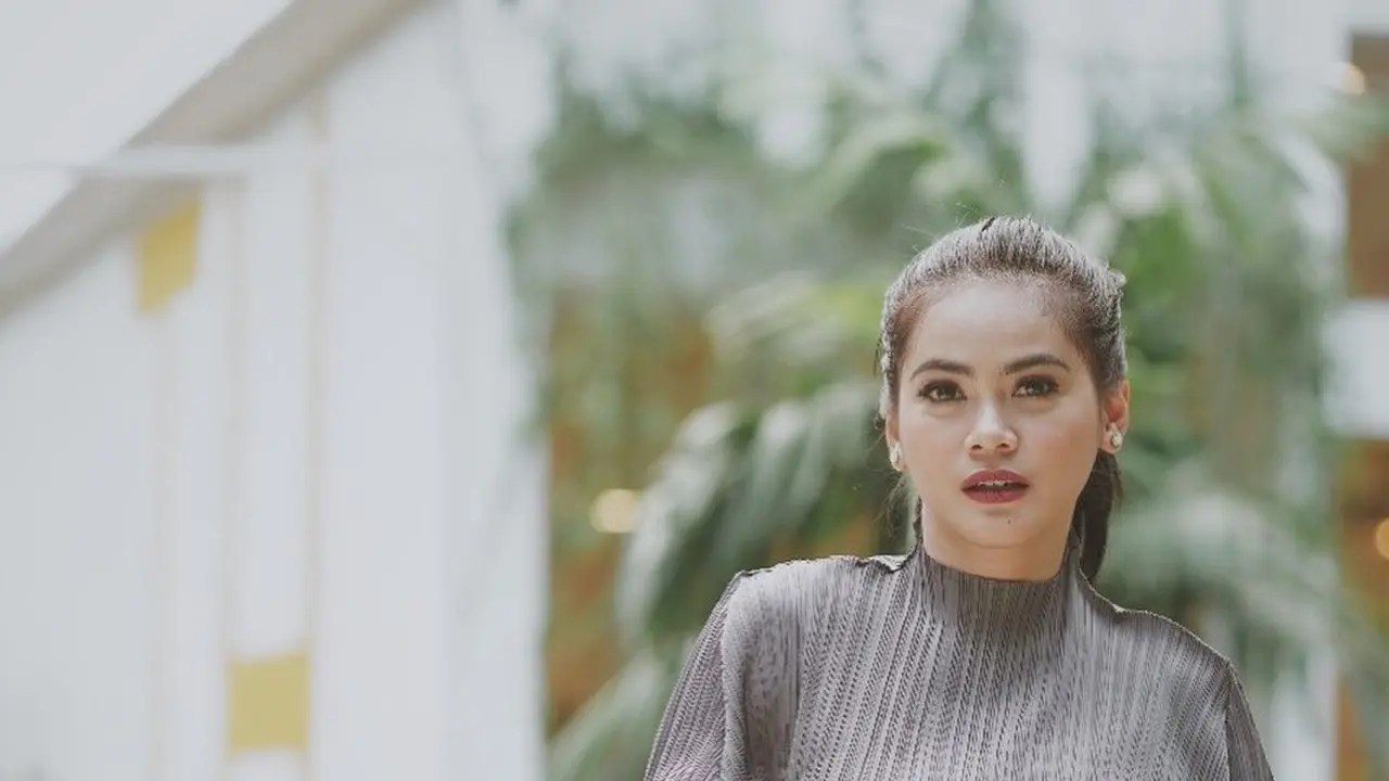 7 Potret Indah Indriana Pemain Sinetron Orang Ketiga yang Mirip Titi Kamal