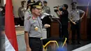 Kapolri Jenderal Pol Badrodin Haiti saat mempimpin upacara kenaikan pangkat 10 perwira tinggi (pati) di Rupatama Mabes Polri, Jakarta, Senin (23/5). Mereka terdiri dari seorang komjen, empat irjen, dan lima brigjen. (Liputan6.com/Johan Tallo)