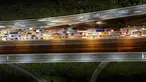Foto udara ini menunjukkan kendaraan yang terjebak kemacetan di&nbsp; Jalan Tol Jakarta - Cikampek di Karawang, Jawa Barat pada 28 April 2022. Lalu lintas di Jalan Tol Jakarta-Cikampek mengalami kemacetan panjang memasuki puncak arus mudik Lebaran 2022. (BAY ISMOYO / AFP)