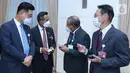 Ketua Dewan Pertimbangan KADIN Indonesia Anindya Bakrie (kedua kiri) berbincang dengan para delegasi di sela-sela diskusi informal Forum B20 di Jakarta, Kamis (27/1/2022). Untuk membatasi pemanasan global dibutuhkan sebesar 1,5C pada tahun 2100. (Liputan6.com/HO/Alwi)